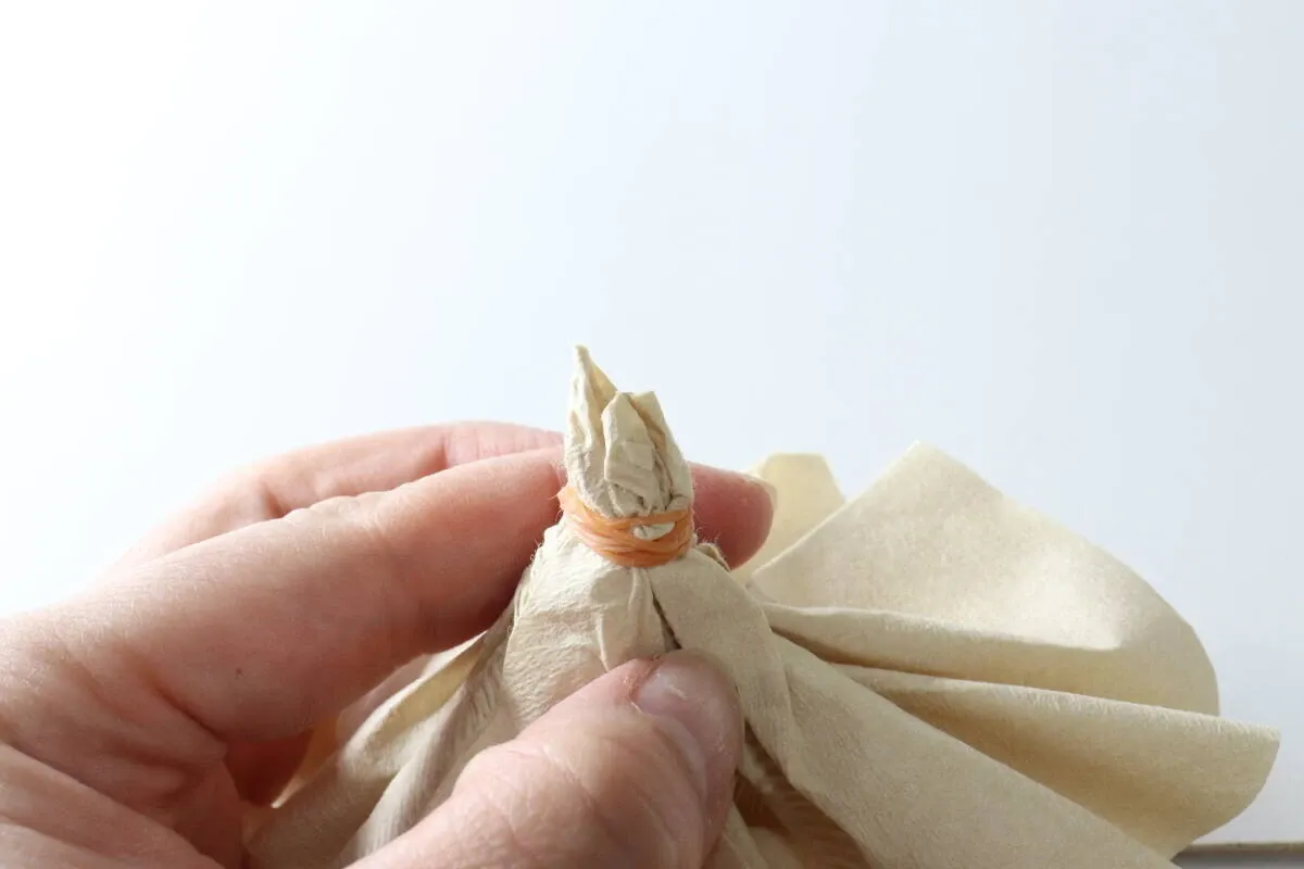 100円ショップ 簡易加湿器 DIY ライフハック 100円ショップのコーヒーフィルターで作る簡易加湿器の作り方2