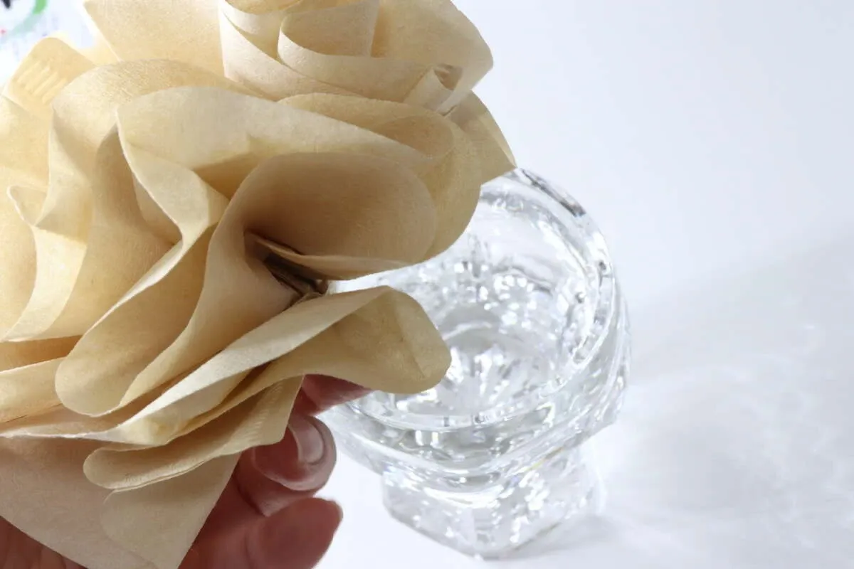 100円ショップ 簡易加湿器 DIY ライフハック 100円ショップのコーヒーフィルターで作る簡易加湿器の作り方3